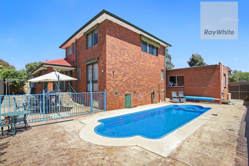 Photo - 15 Clarke Drive, Gladstone Park VIC 3043 - Image 17