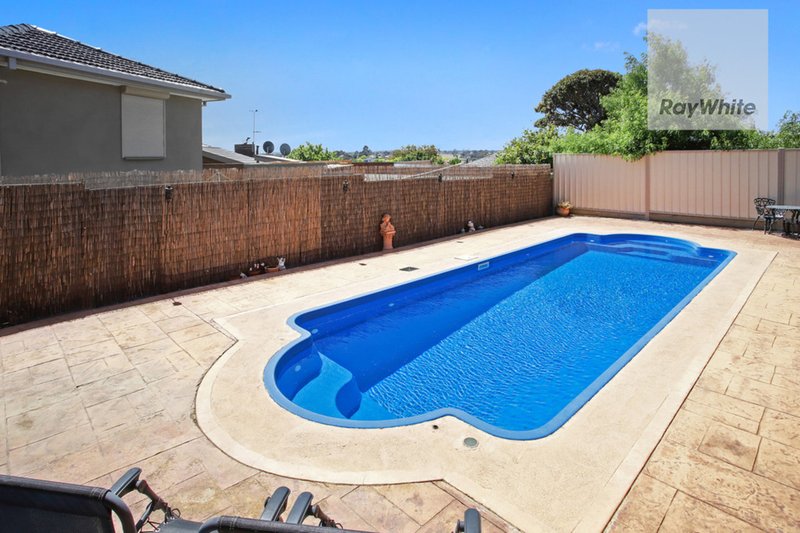 Photo - 15 Clarke Drive, Gladstone Park VIC 3043 - Image 18