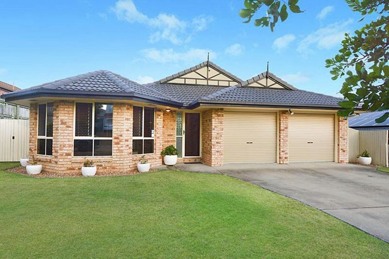 15 Clearmount Crescent, Carindale QLD 4152