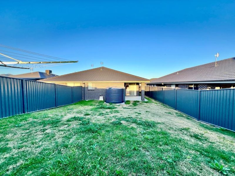 Photo - 1/5 Cliffdale Place, Kootingal NSW 2352 - Image 14