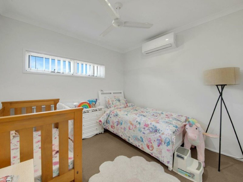 Photo - 15 Clover Crescent, Boyne Island QLD 4680 - Image 9