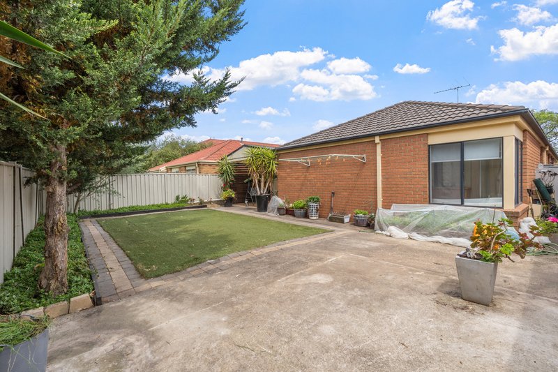 Photo - 15 Cobblestone Green, Caroline Springs VIC 3023 - Image 20