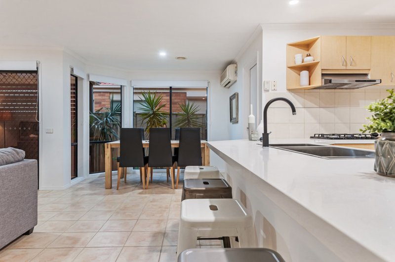 Photo - 15 Cobblestone Green, Caroline Springs VIC 3023 - Image 5