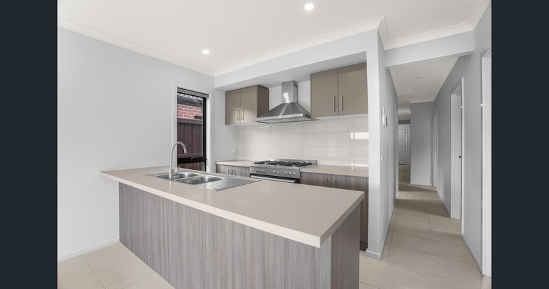 Photo - 15 Codrington Road, Truganina VIC 3029 - Image 4