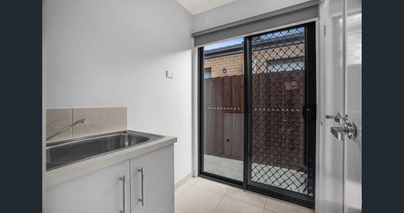 Photo - 15 Codrington Road, Truganina VIC 3029 - Image 9