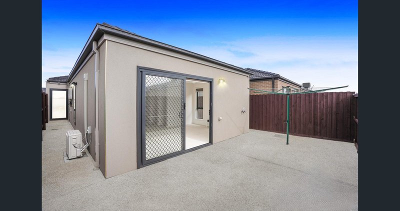 Photo - 15 Codrington Road, Truganina VIC 3029 - Image 11