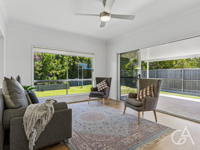 Photo - 15 Columbia Close, Upper Kedron QLD 4055 - Image 5