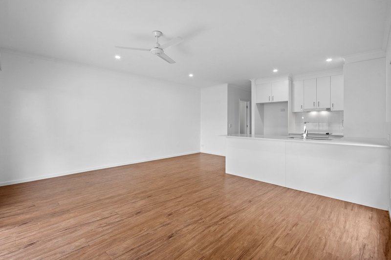 Photo - 1/5 Como Place, Waterford West QLD 4133 - Image 3