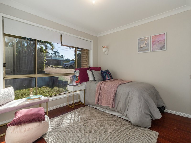 Photo - 15 Conifer Street, Hillcrest QLD 4118 - Image 9