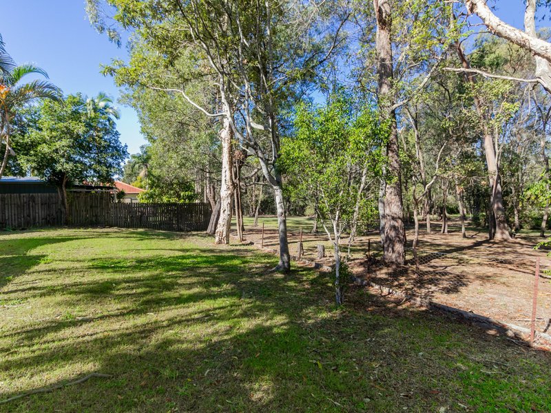 Photo - 15 Conifer Street, Hillcrest QLD 4118 - Image 13