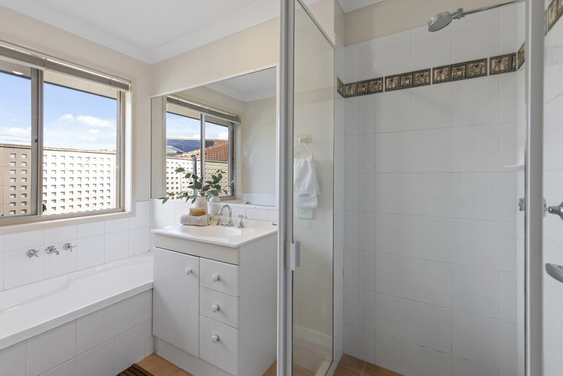 Photo - 15 Cooksland Crescent, North Lakes QLD 4509 - Image 5
