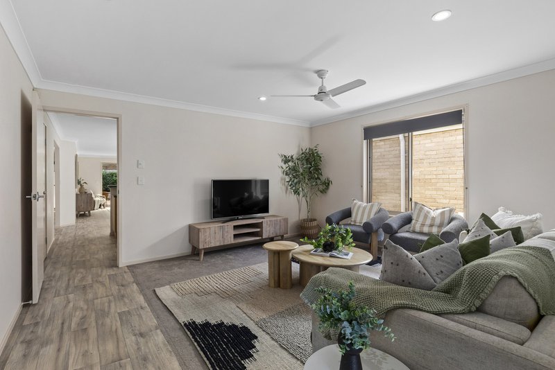 Photo - 15 Cooksland Crescent, North Lakes QLD 4509 - Image 11