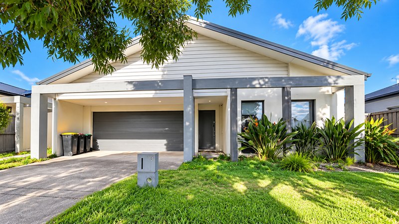 Photo - 15 Cooma Place, Burnside Heights VIC 3023 - Image 1