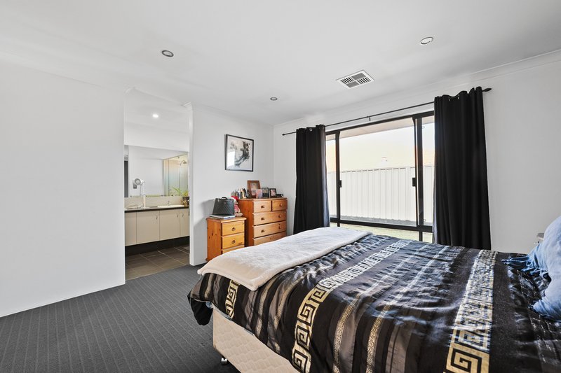 Photo - 15 Cottonwood Drive, Baldivis WA 6171 - Image 8