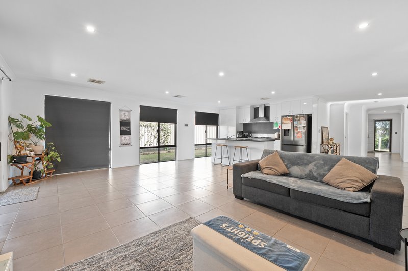 Photo - 15 Cottonwood Drive, Baldivis WA 6171 - Image 14