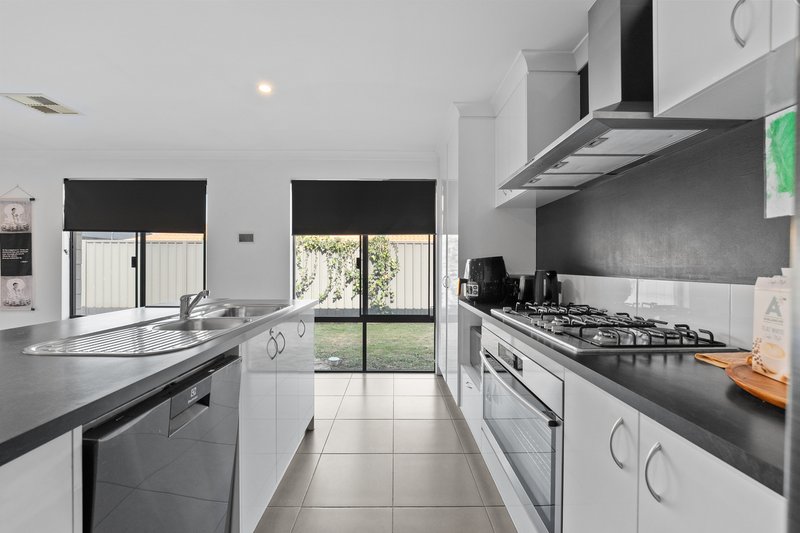 Photo - 15 Cottonwood Drive, Baldivis WA 6171 - Image 18