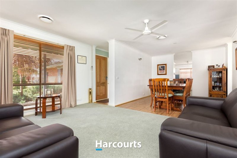 Photo - 15 County Drive, Berwick VIC 3806 - Image 2