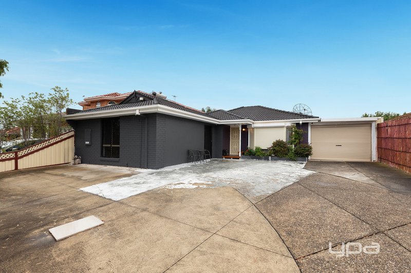 15 Cowley Street, Delahey VIC 3037