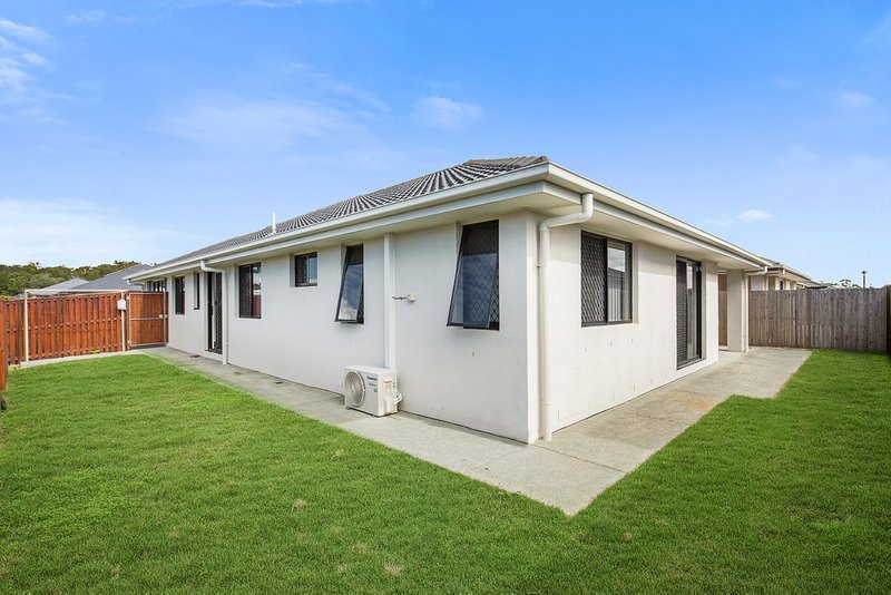 Photo - 15 Cowrie Crescent, Burpengary East QLD 4505 - Image 8