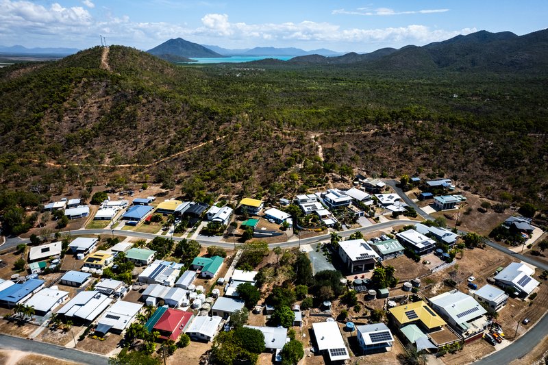 Photo - 15 Cowry Crescent, Dingo Beach QLD 4800 - Image 11