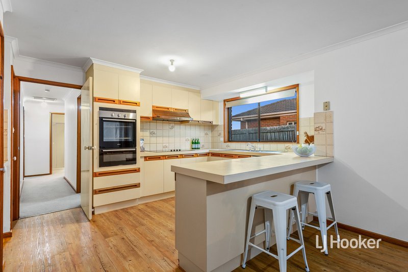 Photo - 15 Creswell Court, Altona Meadows VIC 3028 - Image 7