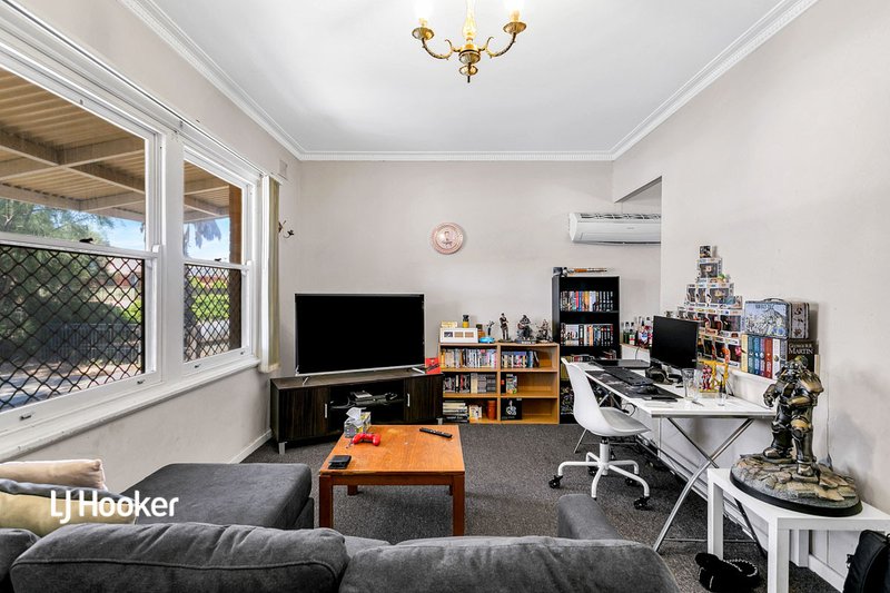 Photo - 15 Crisp Road, Elizabeth Downs SA 5113 - Image 4