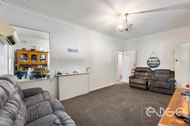 Photo - 15 Crisp Road, Elizabeth Downs SA 5113 - Image 4