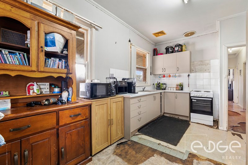 Photo - 15 Crisp Road, Elizabeth Downs SA 5113 - Image 6