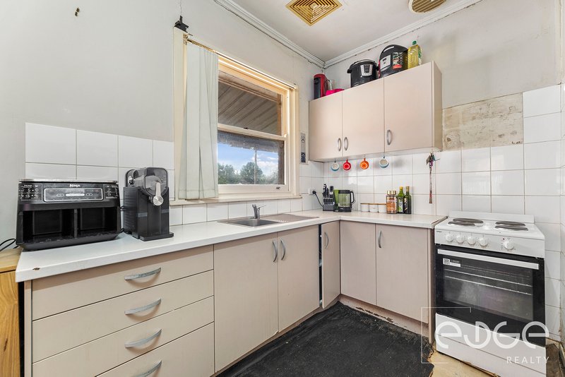 Photo - 15 Crisp Road, Elizabeth Downs SA 5113 - Image 7