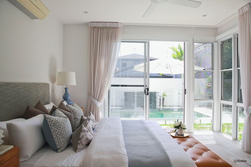 Photo - 15 Cronulla Avenue, Mermaid Beach QLD 4218 - Image 2