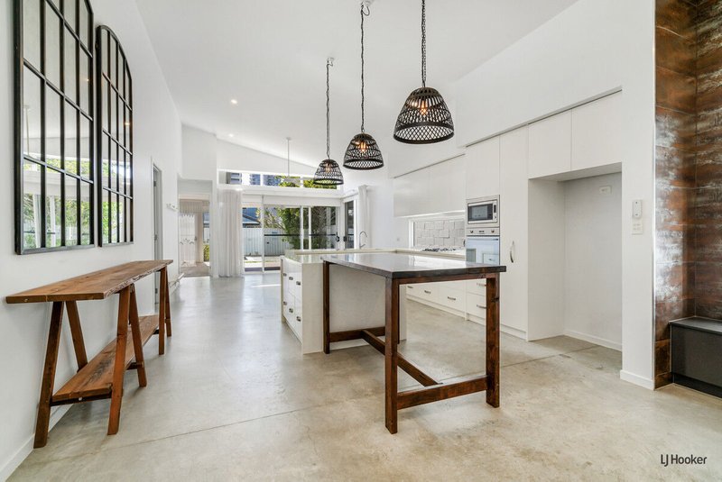 Photo - 15 Cronulla Avenue, Mermaid Beach QLD 4218 - Image 3