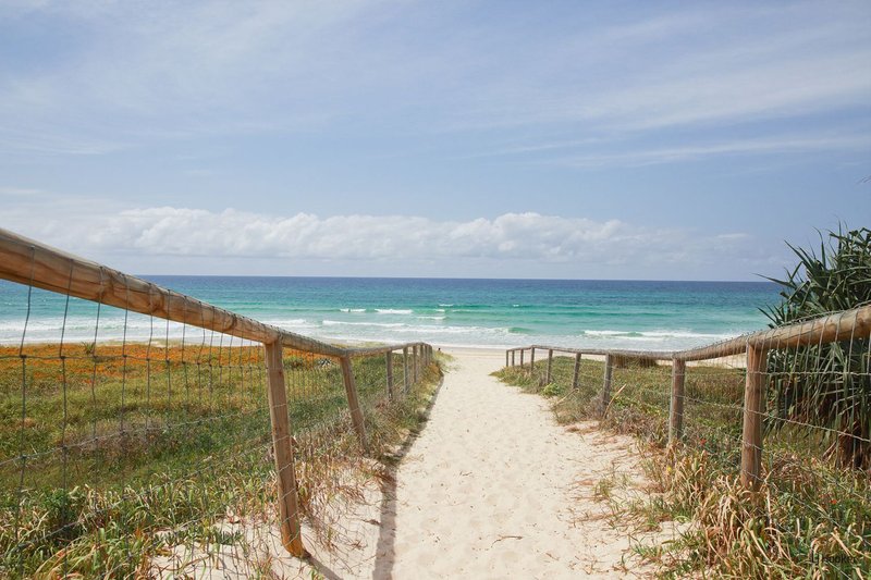 Photo - 15 Cronulla Avenue, Mermaid Beach QLD 4218 - Image 13