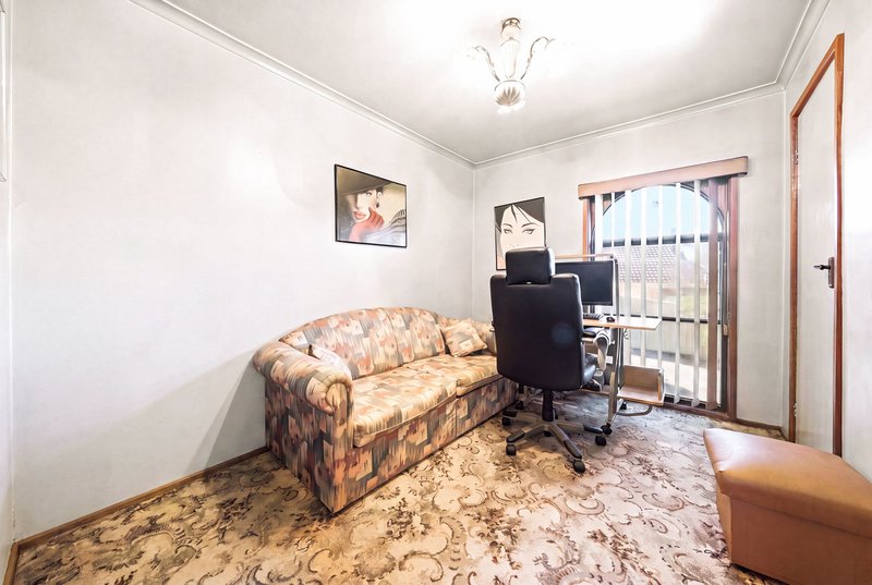 Photo - 15 Cullum Street, Bossley Park NSW 2176 - Image 11