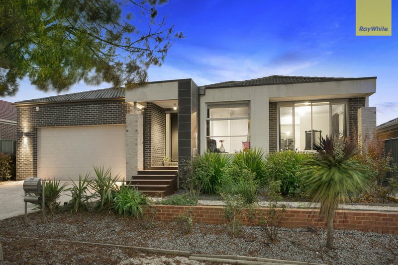 15 Dahlia Drive, Caroline Springs VIC 3023