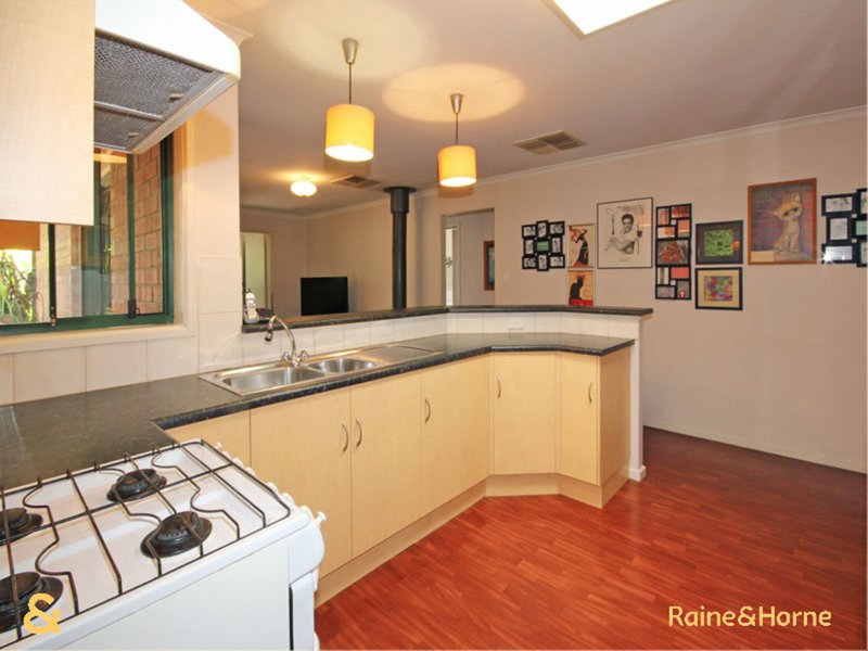 Photo - 15 Darley Circuit, Noarlunga Downs SA 5168 - Image 11