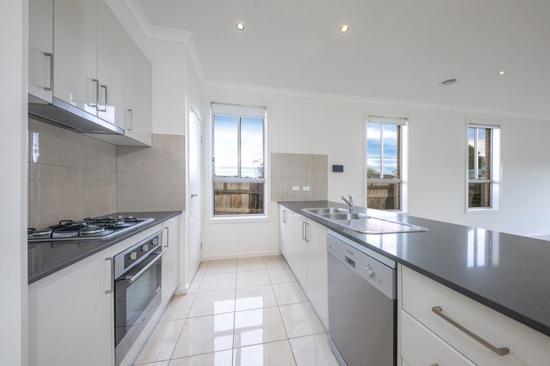 Photo - 15 Darryn Court, Sunbury VIC 3429 - Image 2