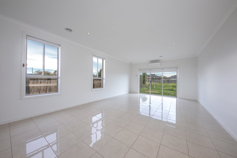 Photo - 15 Darryn Court, Sunbury VIC 3429 - Image 3