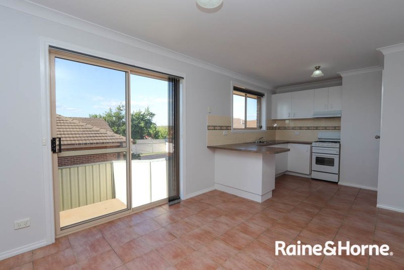 Photo - 1/5 Dees Close, Gormans Hill NSW 2795 - Image 4