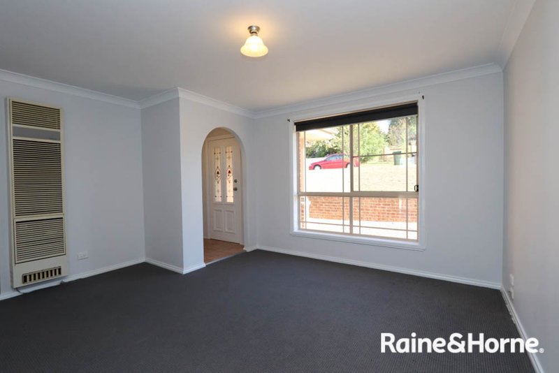 Photo - 1/5 Dees Close, Gormans Hill NSW 2795 - Image 7