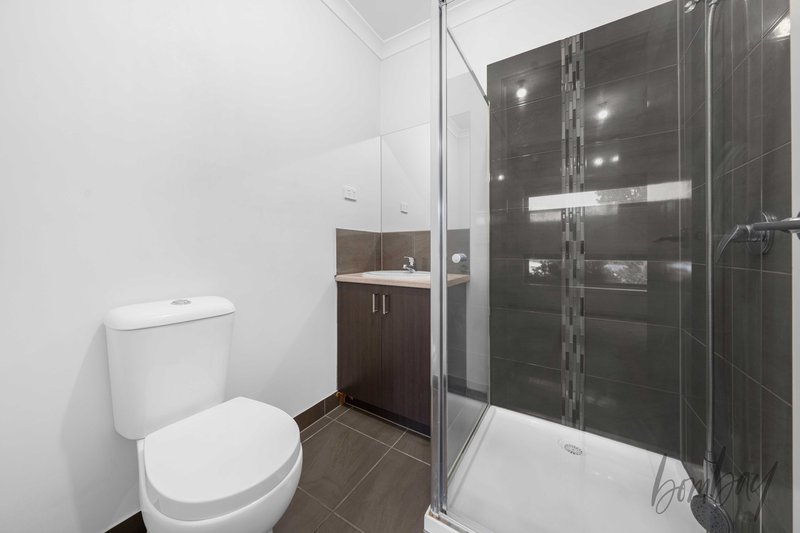 Photo - 15 Degraves Street, Mickleham VIC 3064 - Image 4