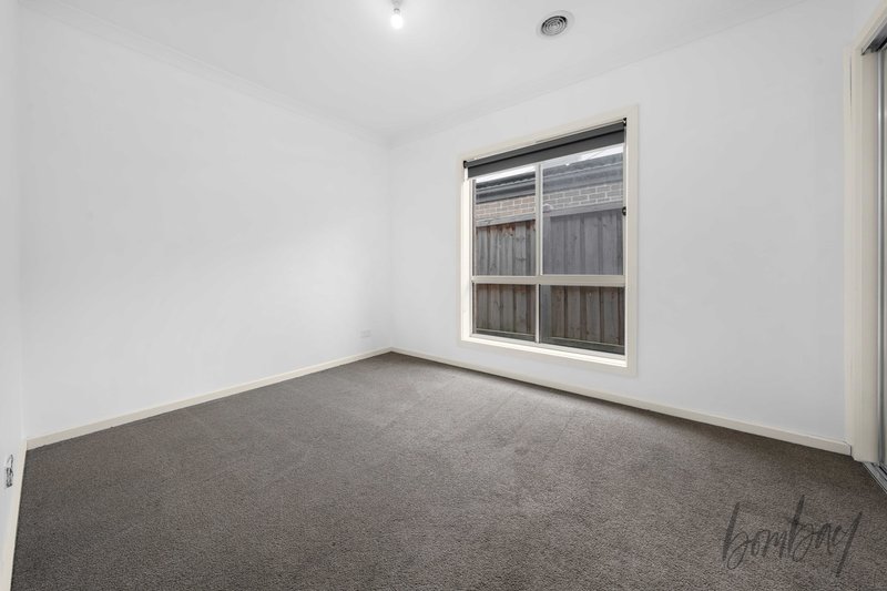 Photo - 15 Degraves Street, Mickleham VIC 3064 - Image 7