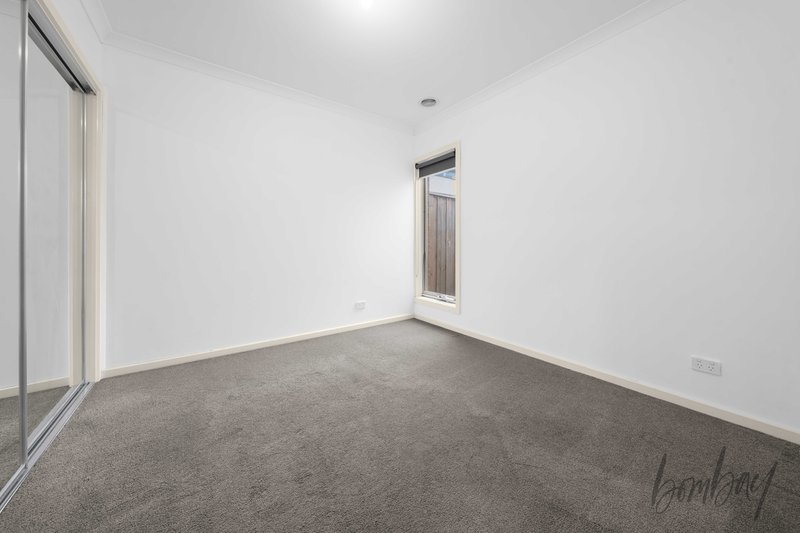 Photo - 15 Degraves Street, Mickleham VIC 3064 - Image 8
