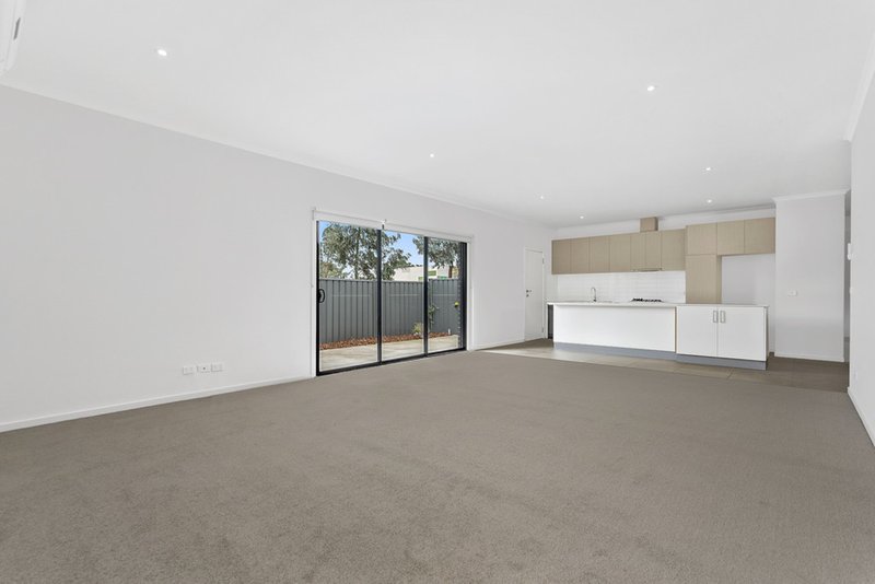 Photo - 15 Delbridge Drive, Mernda VIC 3754 - Image 4