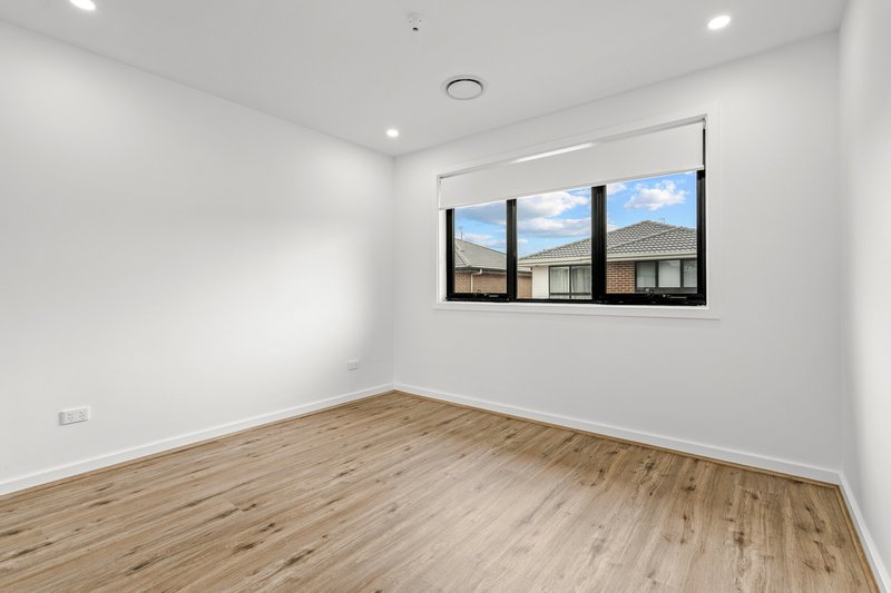 Photo - 15 Delialah Glade, Riverstone NSW 2765 - Image 4