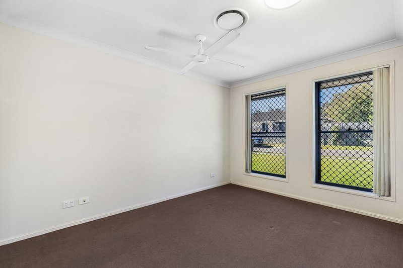 Photo - 15 Desmond Street, Narangba QLD 4504 - Image 10