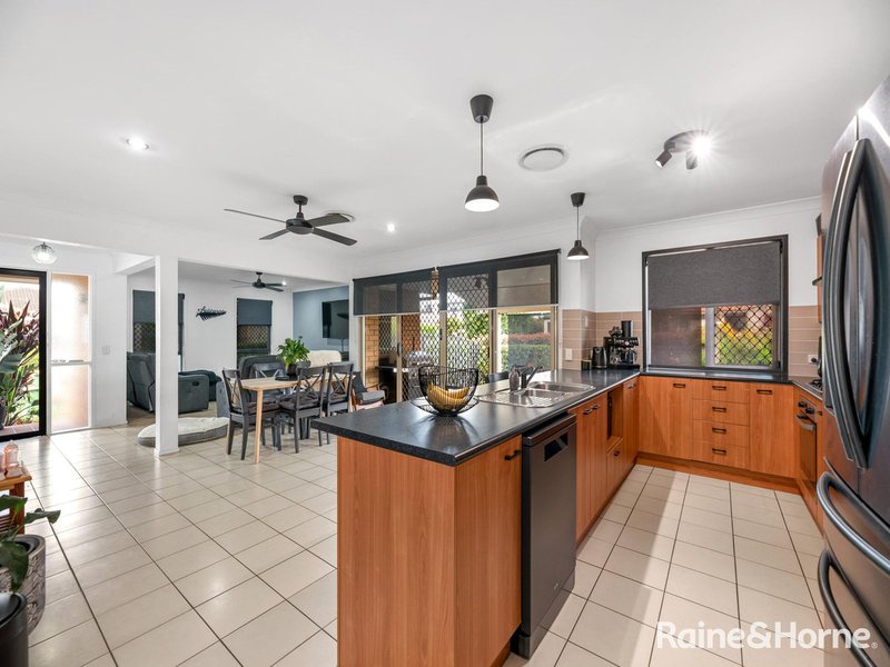 Photo - 15 Diamond Avenue, Kallangur QLD 4503 - Image 7