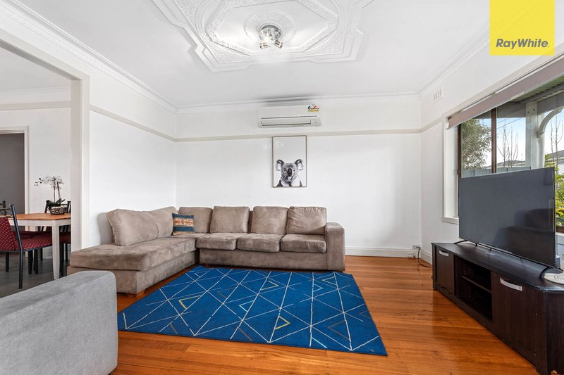 Photo - 15 Disraeli Street, St Albans VIC 3021 - Image 2