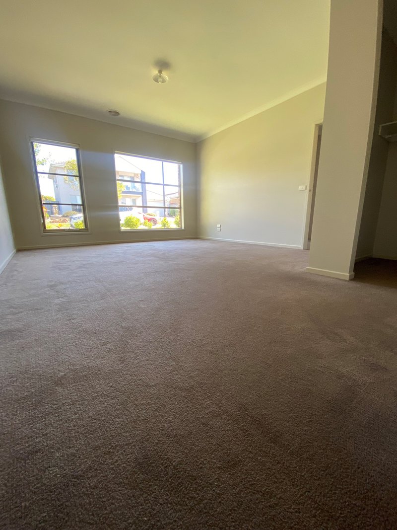 Photo - 15 Divan Place, Craigieburn VIC 3064 - Image 6