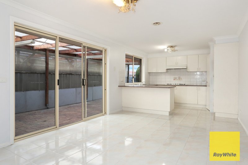 Photo - 15 Dixon Court, Point Cook VIC 3030 - Image 4