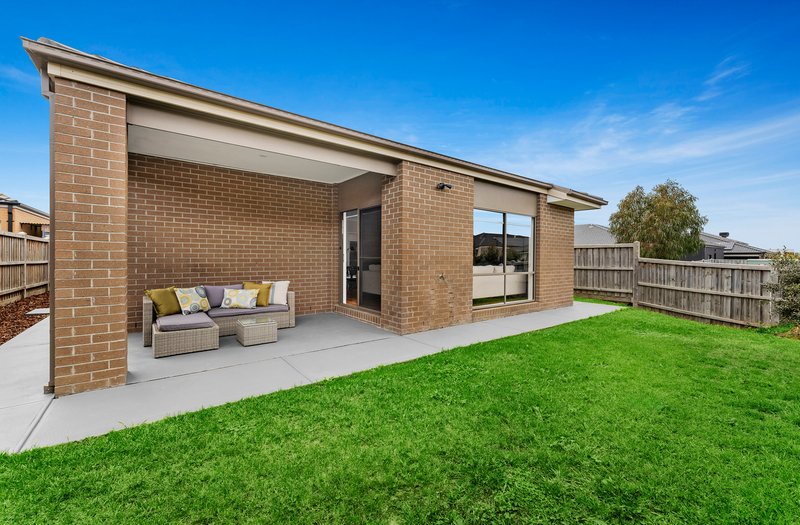 Photo - 15 Docker Circuit, Mickleham VIC 3064 - Image 9